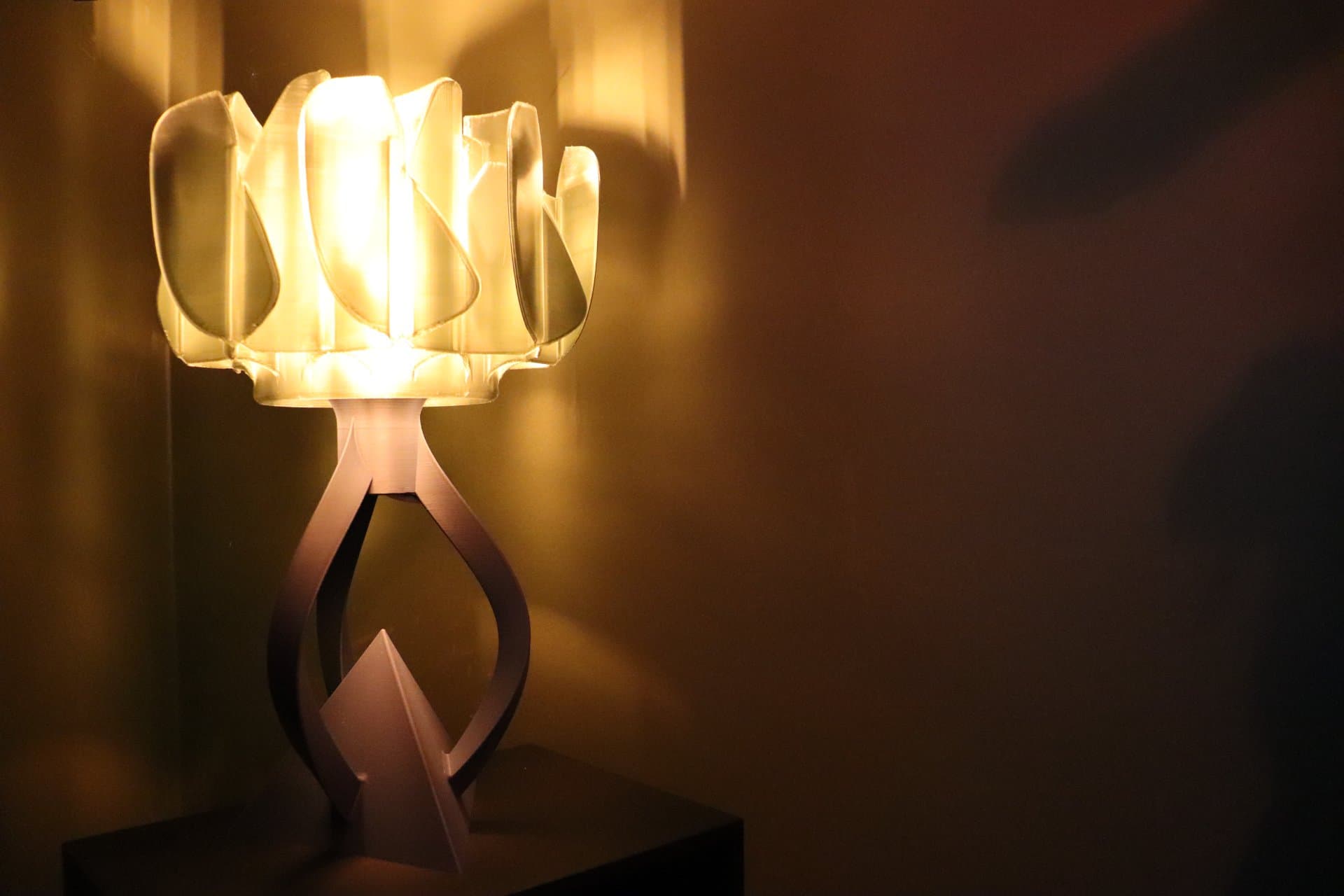Eclipse Arc Lamp